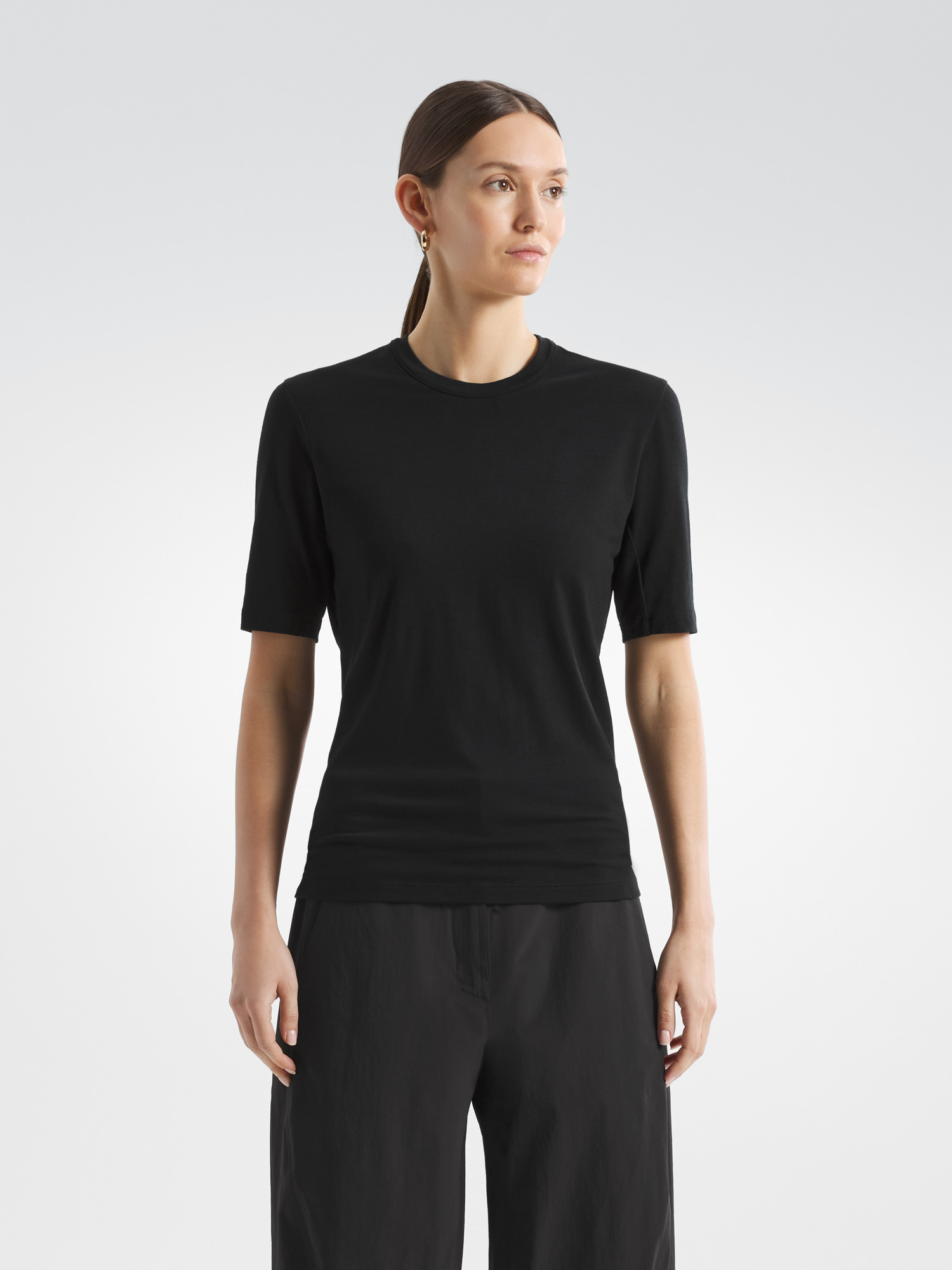 S25-X000006198-Frame-Shirt-SS-Black-Women-s-Front-View